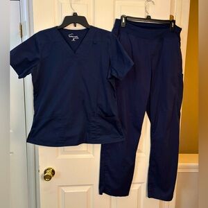 Uniform Advantage Butter-Soft Womens Scrub Set in Navy Size M/L